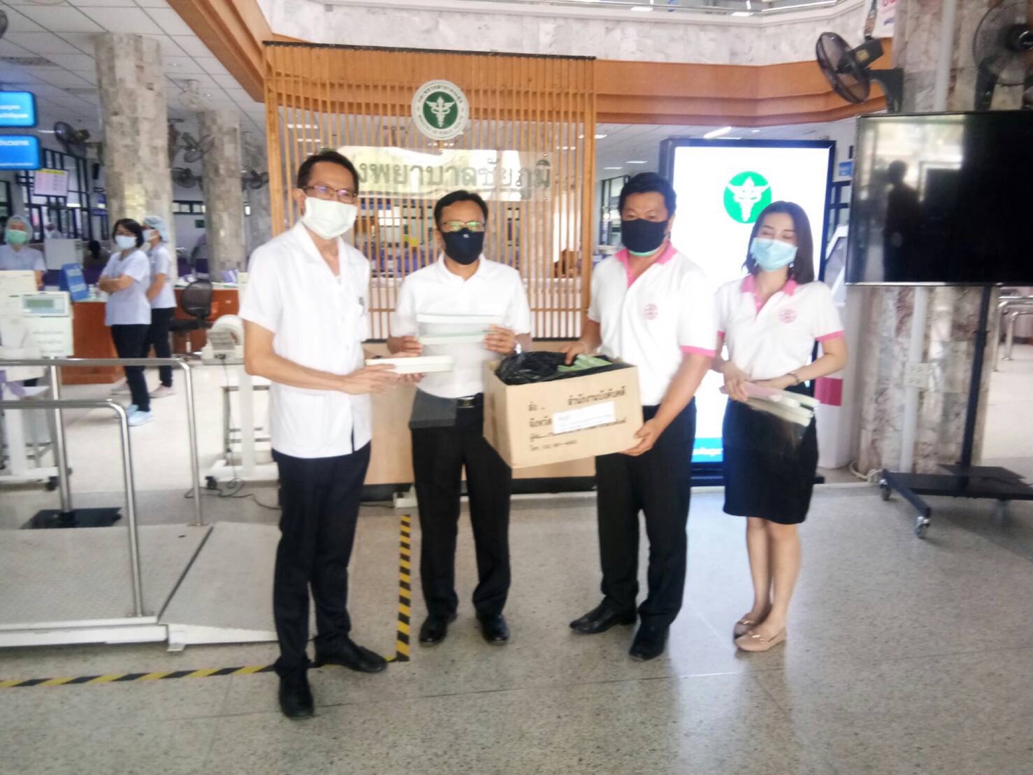 สำนักงานบังคับคดีจังหวัดชัยภูมิ ร่วมบริจาคหน้ากากอนามัย ณ ศูนย์แพทยศาสตรศึกษาชั้นคลินิก โรงพยาบาลชัยภูมิ